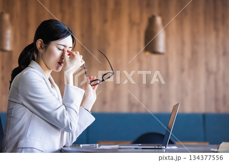 眼精疲労 眼精疲労 134377556
