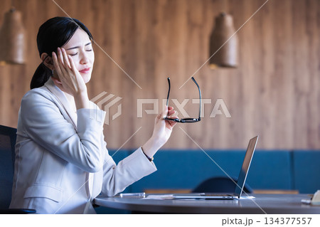 眼精疲労 眼精疲労 134377557