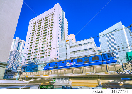 日本の横浜市景観 桜木町駅 南口や通過するEF210-113(JR貨物EF210形電気機関車)… 日本の横浜市景観 桜木町駅 南口や通過するEF210-113(JR貨物EF210形電気機関車)… 134377721