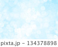 水色のドリーミーなキラキラしたグラデーション背景 134378898