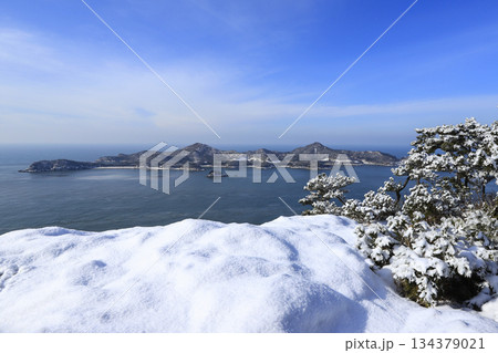 Winter scenery of the Gogunsan islands near Gunsan, South Kotea. 134379021