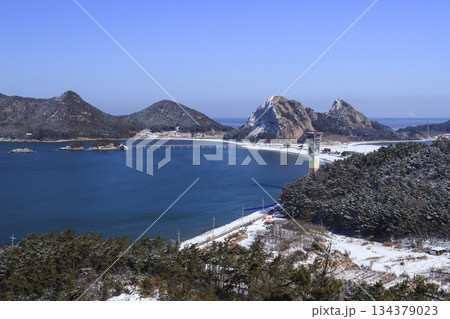 Winter scenery of the Gogunsan islands near Gunsan, South Kotea. 134379023