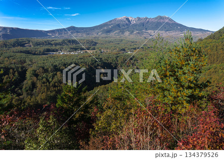 秋の木曽御嶽山と開田高原　長野県木曽郡 134379526