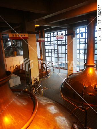 ビール工場の工場見学 ビール工場の工場見学 134380439