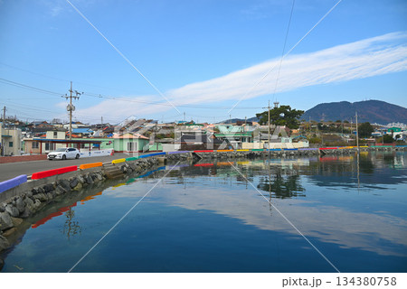 【韓国/麗水市】離島の大鏡島、入り江の風景 134380758