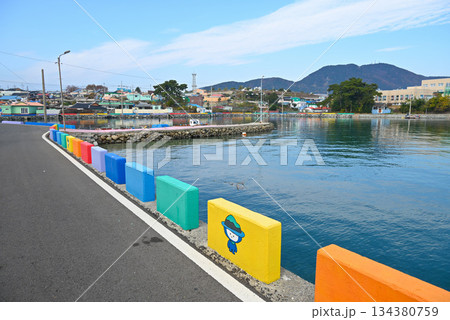 【韓国/麗水市】離島の大鏡島、入り江の風景 134380759