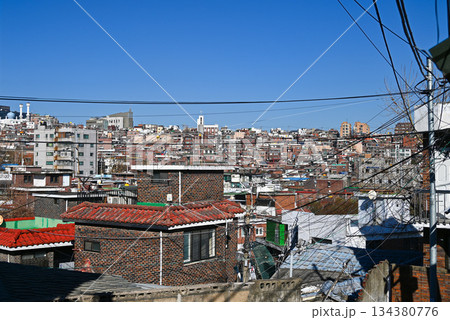 【韓国/ソウル】龍山区に残るレンガ造りの古い町並み 134380776