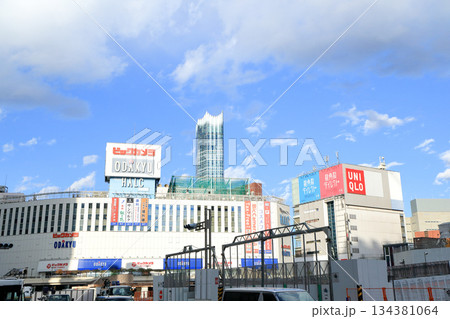 東京西新宿西口駅前の街並み（西口駅前再開発） 134381064