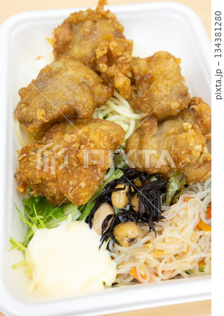 美味しい鶏肉からあげ弁当 美味しい鶏肉からあげ弁当 134381280