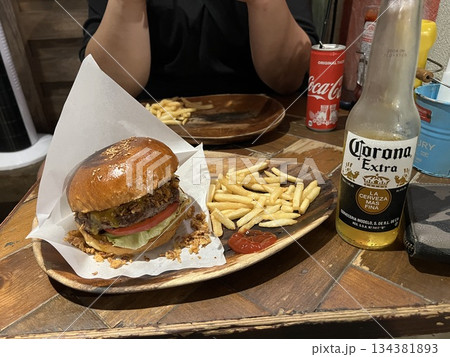 沖縄で食べたハンバーガー 沖縄で食べたハンバーガー 134381893