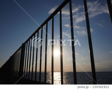 幻想的な夕景 134382922