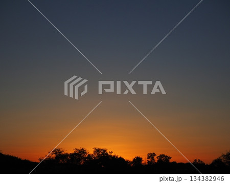 幻想的な夕景 134382946