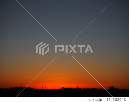 幻想的な夕景 134382948