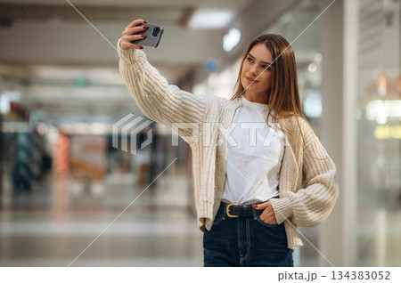 Making a selfie. Beautiful woman is in the mall, conception of shopping 134383052