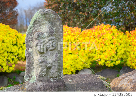 水色の時道祖神【安曇野市穂高】 134383503