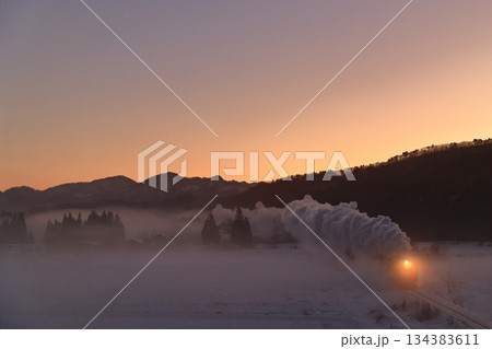 雪景色の磐越西線SL 134383611