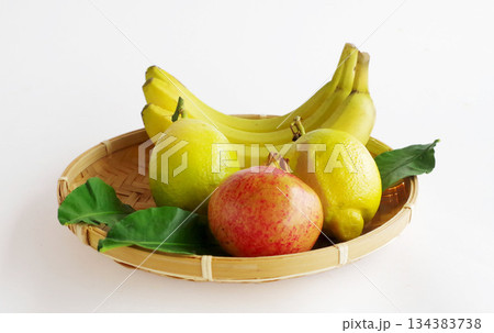 果物 レモンとバナナとざくろ 果物 レモンとバナナとざくろ 134383738
