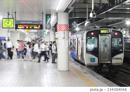 終着仙台駅に到着した仙石東北ラインHB-E210系気動車(快速:仙台⇔石巻) 終着仙台駅に到着した仙石東北ラインHB-E210系気動車(快速:仙台⇔石巻) 134384048