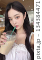 若くて可愛い女性がカフェでドリンクを飲む姿の自撮り。インスタグラム投稿のような縦型。 134384471