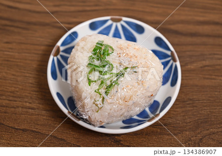 じゃこ飯のおにぎり 134386907