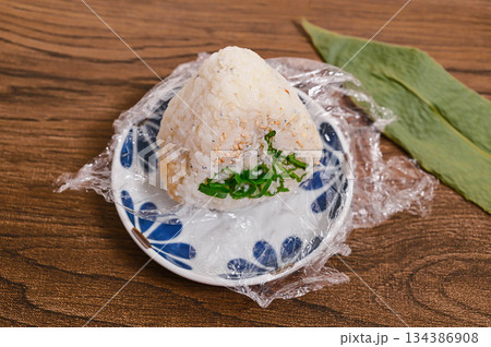 じゃこ飯のおにぎり 134386908
