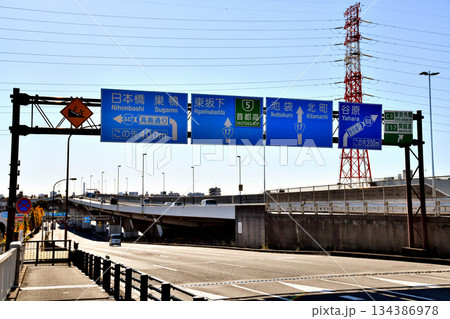 笹目橋／荒川より東京都板橋区方面を望む【2025.11】 134386978