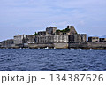 立ち並ぶ鉄筋アパートの残骸　「軍艦島」の灰色の風景 134387626