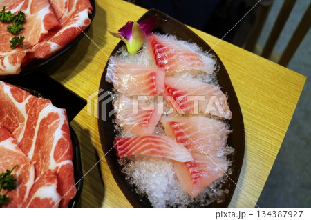 刺身 切り身 刺し身 134387927