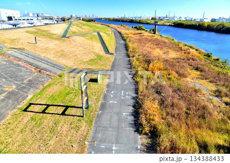 笹目橋/荒川より荒川左岸(埼玉県戸田市側)を望む(埼玉県戸田市)【2025.11】 笹目橋/荒川より荒川左岸(埼玉県戸田市側)を望む(埼玉県戸田市)【2025.11】 134388433