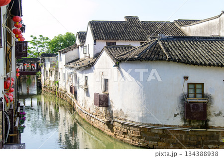 中国蘇州にある水郷として有名な山塘街のとても美しい風景 中国蘇州にある水郷として有名な山塘街のとても美しい風景 134388938