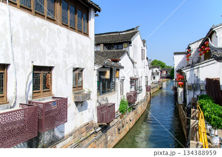 中国蘇州にある水郷として有名な山塘街のとても美しい風景 中国蘇州にある水郷として有名な山塘街のとても美しい風景 134388959