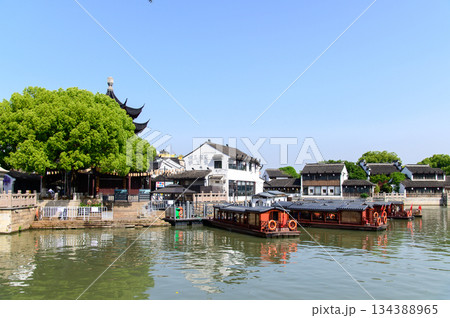 中国蘇州にある水郷として有名な山塘街のとても美しい風景 中国蘇州にある水郷として有名な山塘街のとても美しい風景 134388965