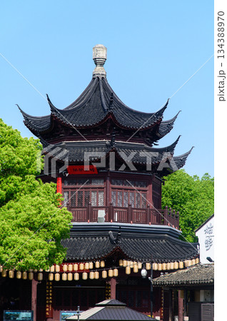 中国蘇州にある水郷として有名な山塘街のとても美しい風景 中国蘇州にある水郷として有名な山塘街のとても美しい風景 134388970