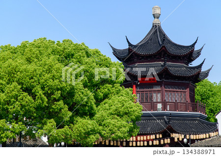 中国蘇州にある水郷として有名な山塘街のとても美しい風景 134388971