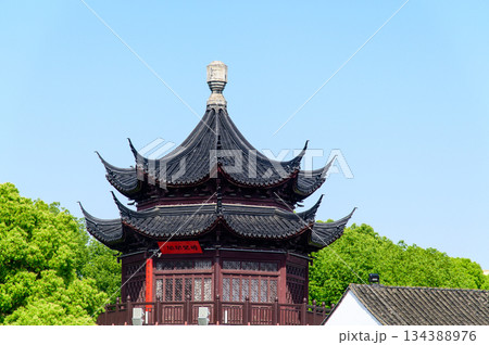 中国蘇州にある水郷として有名な山塘街のとても美しい風景 134388976