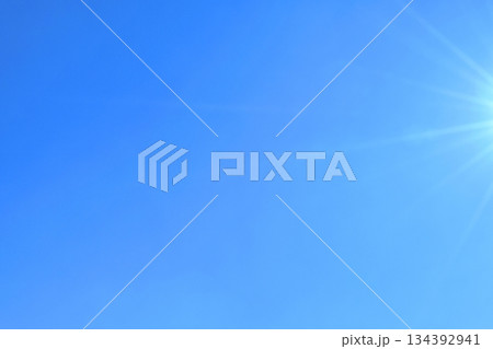 青空と太陽 直射日光 ( fix撮影 ) 青空と太陽 直射日光 ( fix撮影 ) 134392941
