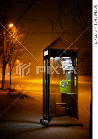 雪の日の電話ボックス 雪の日の電話ボックス 134394236