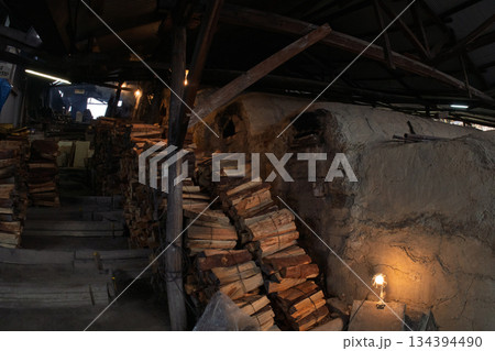 滋賀県甲賀市の焼き物の町信楽町に唯一残る登り窯を撮影 134394490