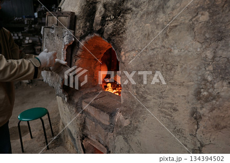 滋賀県甲賀市の焼き物の町信楽町に唯一残る登り窯を撮影 滋賀県甲賀市の焼き物の町信楽町に唯一残る登り窯を撮影 134394502