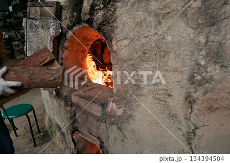 滋賀県甲賀市の焼き物の町信楽町に唯一残る登り窯を撮影 134394504