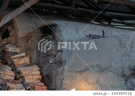 滋賀県甲賀市の焼き物の町信楽町に唯一残る登り窯を撮影 134394519