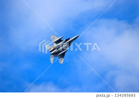 アフターバナー全開で『百里基地』の上空を機動飛行するF-15J 134395693