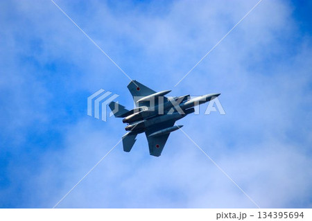 アフターバナー全開で『百里基地』の上空を機動飛行するF-15J 134395694