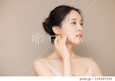 若い女性のビューティイメージ 若い女性のビューティイメージ 134397293