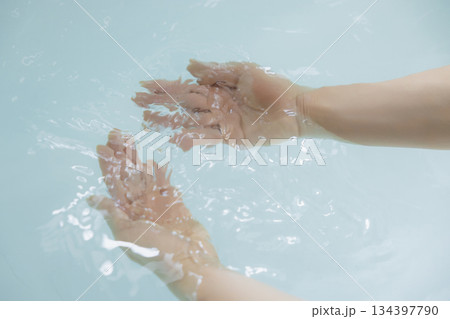 お風呂　湯船　お湯　 134397790