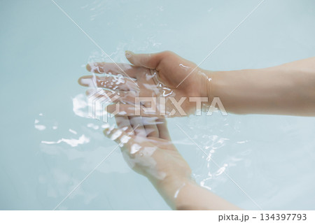 お風呂　湯船　お湯　 134397793