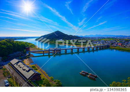 犬山城より木曽川周辺の街並みを望む 134398365