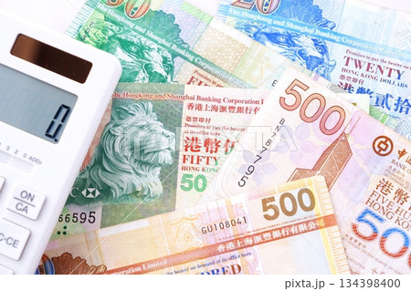 香港の通貨、香港ドル(HKD)の紙幣と電卓 香港の通貨、香港ドル(HKD)の紙幣と電卓 134398400