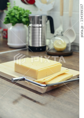 Bamboo cutting board with a built-in cheese cutting device Bamboo cutting board with a built-in cheese cutting device 134399107