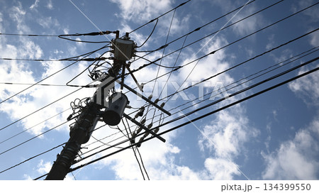 青空と電柱　電信柱 134399550